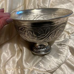 Beautiful  urn shaped planter ,rubbed silver finish ! no tags   But never used